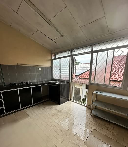 1-storey Terraced House for Rent in Taman Pelangi (Johor Bahru) - Elaine Lau - Kitchen - PropertyGuru.com.my