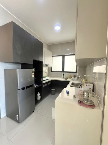 Condominium for Sale at Amberside @ Country Garden Danga Bay - Sheng Long - Kitchen - PropertyGuru.com.my