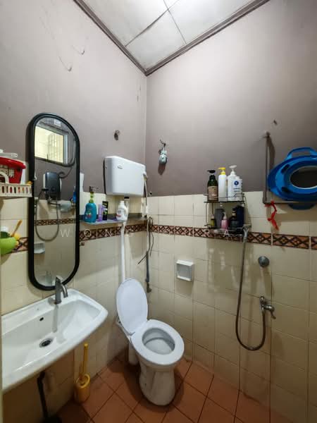 1-storey Terraced House for Sale in Mutiara Rini (Skudai) - Wong Ouray - Bathroom - PropertyGuru.com.my