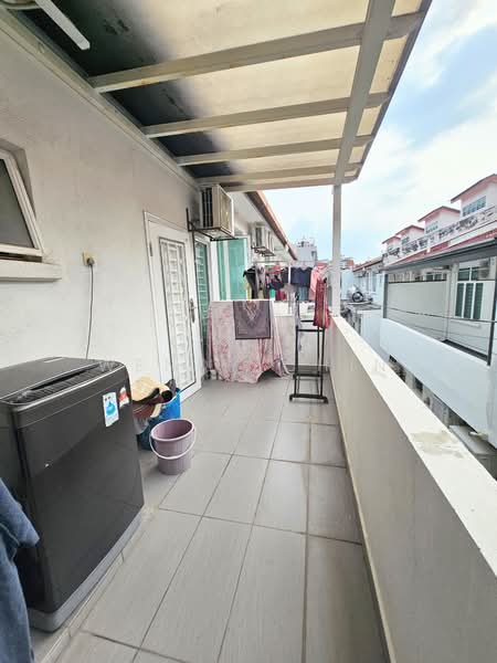 2-storey Terraced House for Sale in TAMAN PUCHONG UTAMA (Puchong) - Wendy Chin - Balcony - PropertyGuru.com.my