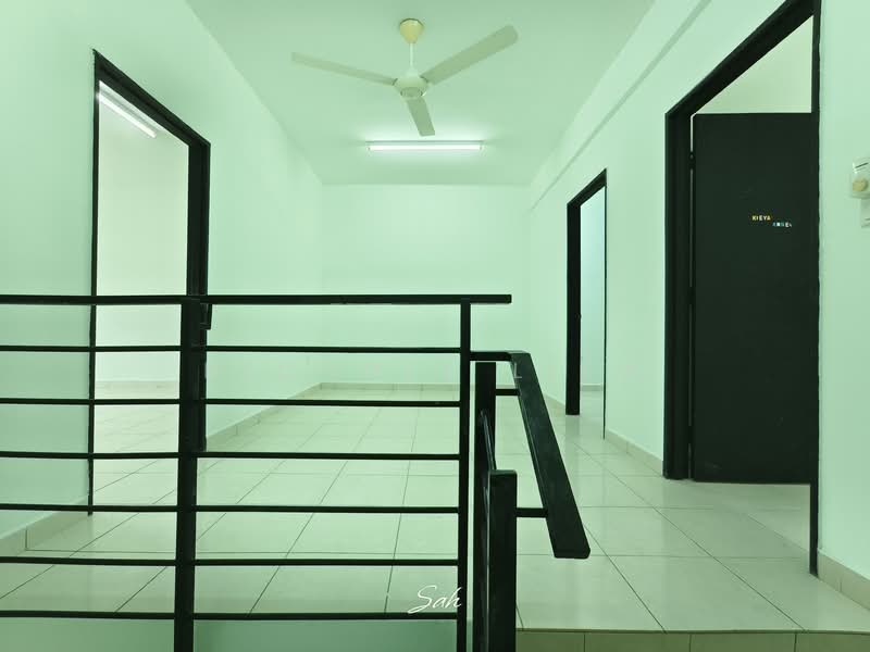 3-storey Terraced House for Sale in Taman Bangi Avenue (Bangi) - Nichole Liew - Corridor - PropertyGuru.com.my