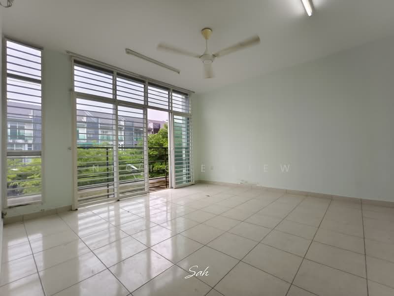 3-storey Terraced House for Sale in Taman Bangi Avenue (Bangi) - Nichole Liew - Living Room - PropertyGuru.com.my
