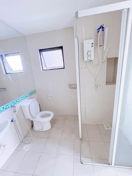 Servis Apartment untuk Disewa di SetiaWalk - Felix Wong - Bathroom - PropertyGuru.com.my