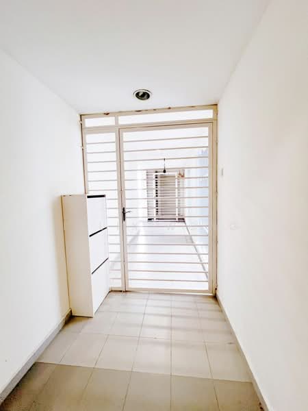 Servis Apartment untuk Disewa di SetiaWalk - Felix Wong - Entrance - PropertyGuru.com.my