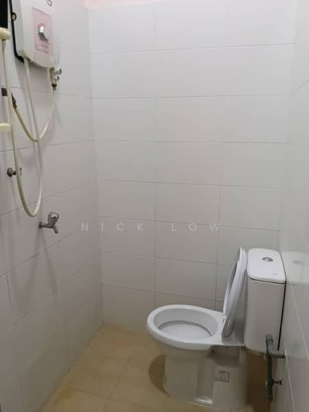 1-storey Terraced House for Rent in Taman Pelangi (Johor Bahru) - Nick Low - Bathroom - PropertyGuru.com.my