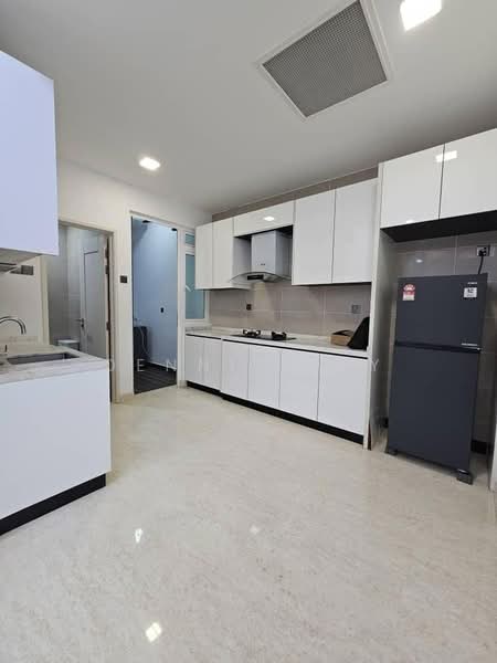 Servis Apartment untuk Disewa di TriTower Residence @ Johor Bahru Sentral - Dennis Tay - Kitchen - PropertyGuru.com.my