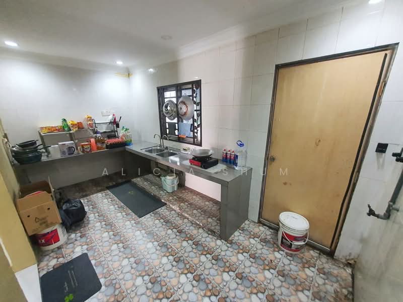 Rumah Teres 1 Tingkat untuk Disewa di Taman Ungku Tun Aminah (Skudai) - Alicia Shum - Kitchen - PropertyGuru.com.my