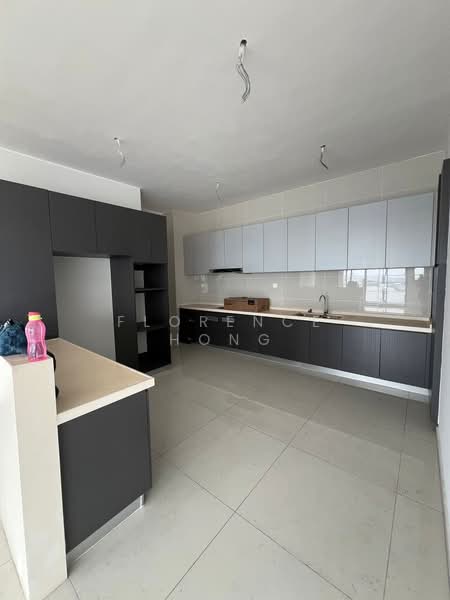 Condominium for Sale at Kings Bay @ Country Garden Danga Bay - Florence Hong - Kitchen - PropertyGuru.com.my