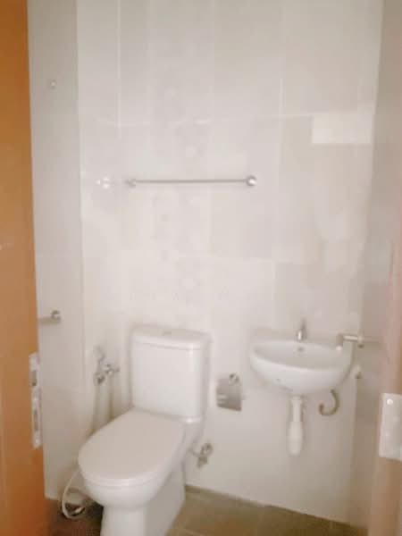 Servis Apartment untuk Dijual di J.Dupion Residence - Felix Wong - Bathroom - PropertyGuru.com.my