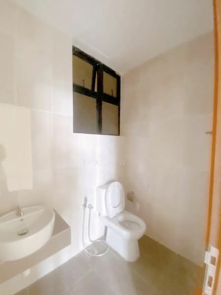Servis Apartment untuk Dijual di J.Dupion Residence - Felix Wong - Bathroom - PropertyGuru.com.my