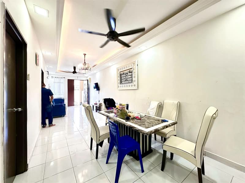 1-storey Terraced House for Sale in Klang (Selangor) - Nur Alia Omar - Living Room - PropertyGuru.com.my