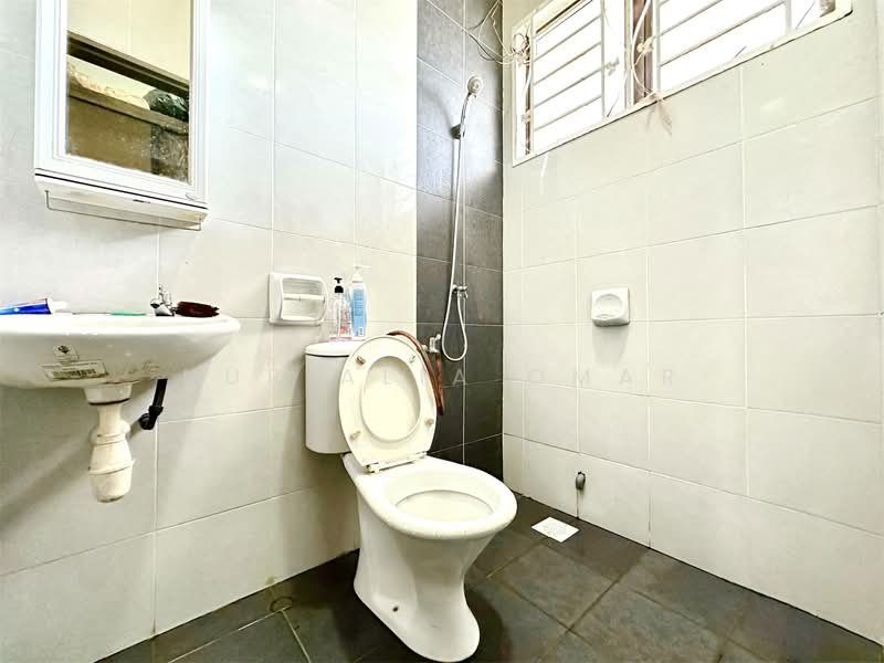 1-storey Terraced House for Sale in Klang (Selangor) - Nur Alia Omar - Bathroom - PropertyGuru.com.my