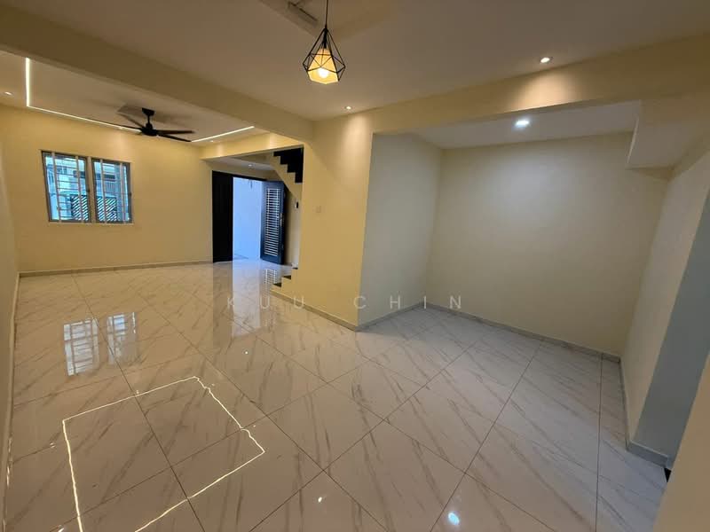 Rumah Teres 2 Tingkat untuk Dijual di Taman Sri Muhibbah (Kulai) - Kuu Chin - Living Room - PropertyGuru.com.my