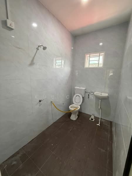 Rumah Teres 2 Tingkat untuk Dijual di Taman Sri Muhibbah (Kulai) - Kuu Chin - Bathroom - PropertyGuru.com.my