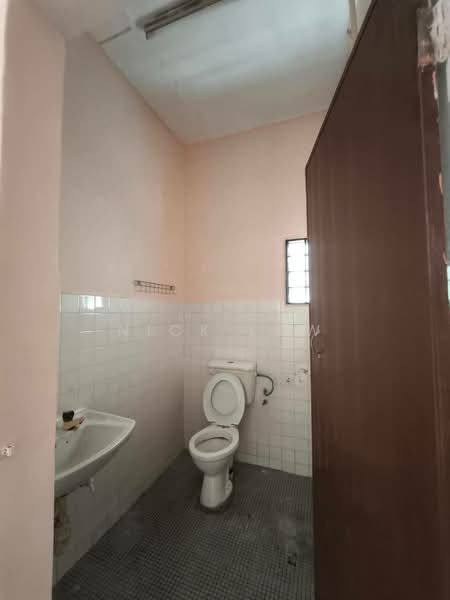 Rumah Teres 1 Tingkat untuk Disewa di Taman Sri Pulai Perdana (Skudai) - Nick Low - Bathroom - PropertyGuru.com.my