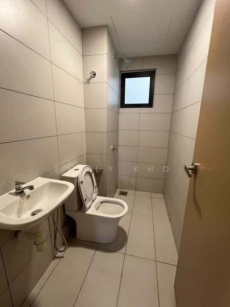 Servis Apartment untuk Disewa di Seiring Residensi - Emily Kho - Bathroom - PropertyGuru.com.my