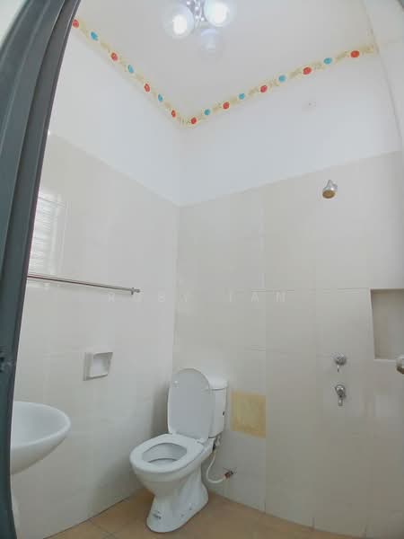 Semi-Detached House for Sale in Taman Mutiara Rini (Skudai) - Ruby Tan - Bathroom - PropertyGuru.com.my