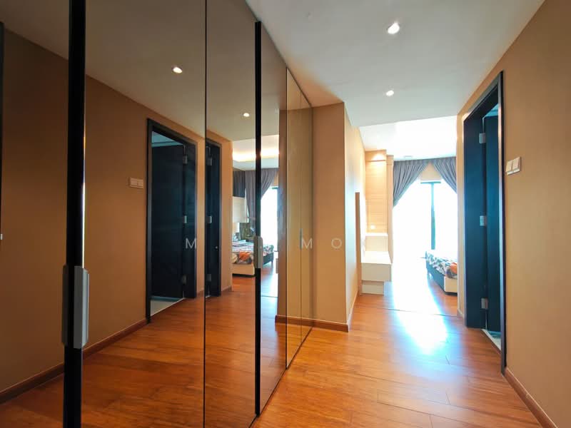 Apartment for Rent at Molek Pine 4 - M.L. Mok - Corridor wardrobe - PropertyGuru.com.my