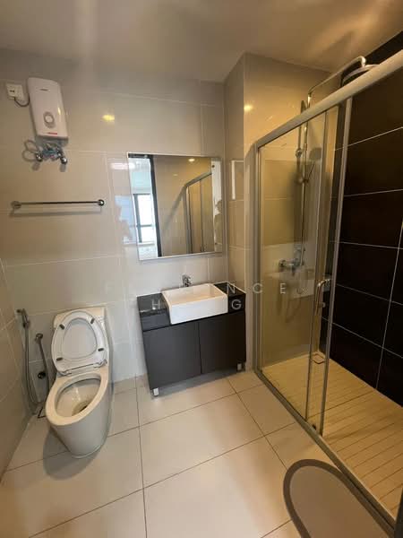 Service Residence for Sale at Kings Bay @ Country Garden Danga Bay - Florence Hong - Bathroom - PropertyGuru.com.my