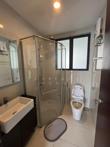 Service Residence for Sale at Kings Bay @ Country Garden Danga Bay - Florence Hong - Bathroom - PropertyGuru.com.my