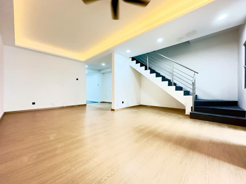 Rumah Teres 2 Tingkat untuk Dijual di Setia Alam (Selangor) - Nur Alia Omar - Living Room - PropertyGuru.com.my