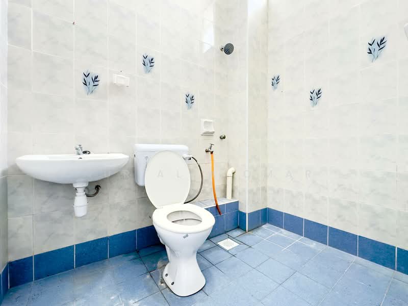 Rumah Teres 2 Tingkat untuk Dijual di Setia Alam (Selangor) - Nur Alia Omar - Bathroom - PropertyGuru.com.my