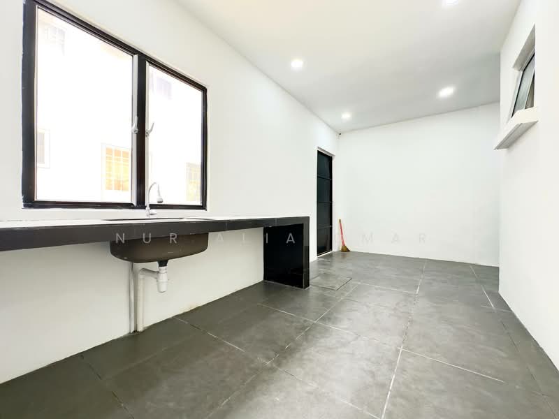 Rumah Teres 2 Tingkat untuk Dijual di Setia Alam (Selangor) - Nur Alia Omar - Kitchen - PropertyGuru.com.my