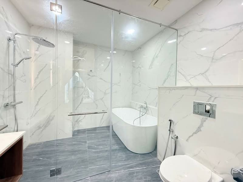 Servis Apartment untuk Disewa di Core Residence @ TRX - Chia Sin - Bathroom - PropertyGuru.com.my