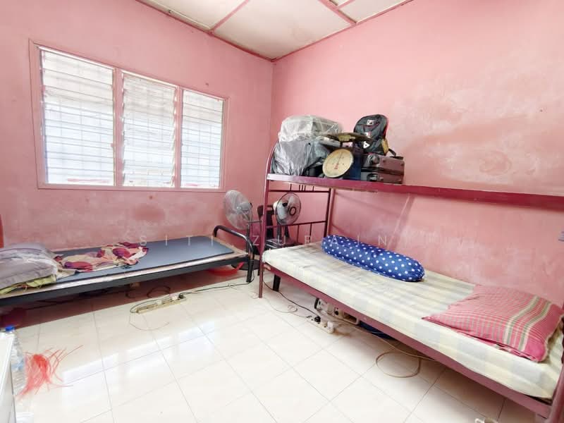 Rumah Teres 2 Tingkat untuk Dijual di Taman Sri Muda (Shah Alam) - Siti Zuraini - Bedroom - PropertyGuru.com.my