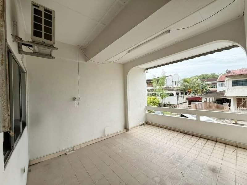 Rumah Teres 2 Tingkat untuk Dijual di Taman Sri Tebrau (Johor Bahru) - Robin Lim - Balcony - PropertyGuru.com.my