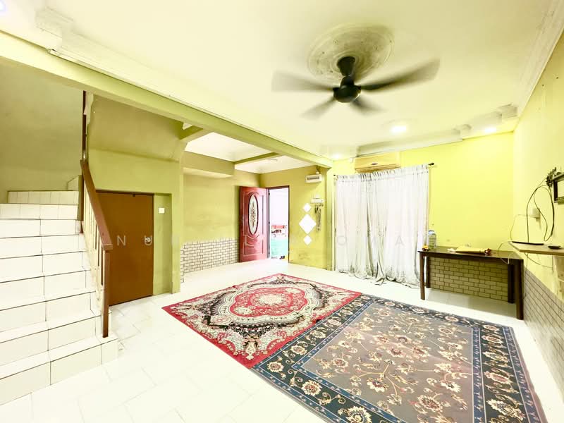 Rumah Teres 2 Tingkat untuk Dijual di Shah Alam (Selangor) - Nur Alia Omar - Living Room - PropertyGuru.com.my