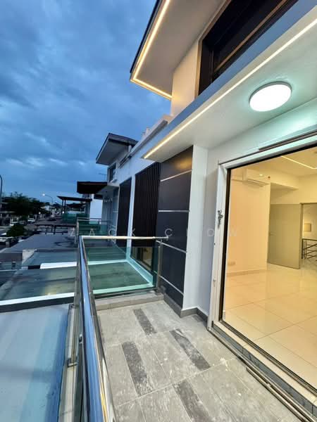 2-storey Terraced House for Sale in Taman Bestari Indah (Ulu Tiram) - Zack Chow - Balcony - PropertyGuru.com.my