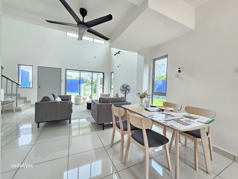 2-storey Terraced House for Sale in Pulau Indah (Klang) - SAIFUL HELMI - Living Room - PropertyGuru.com.my