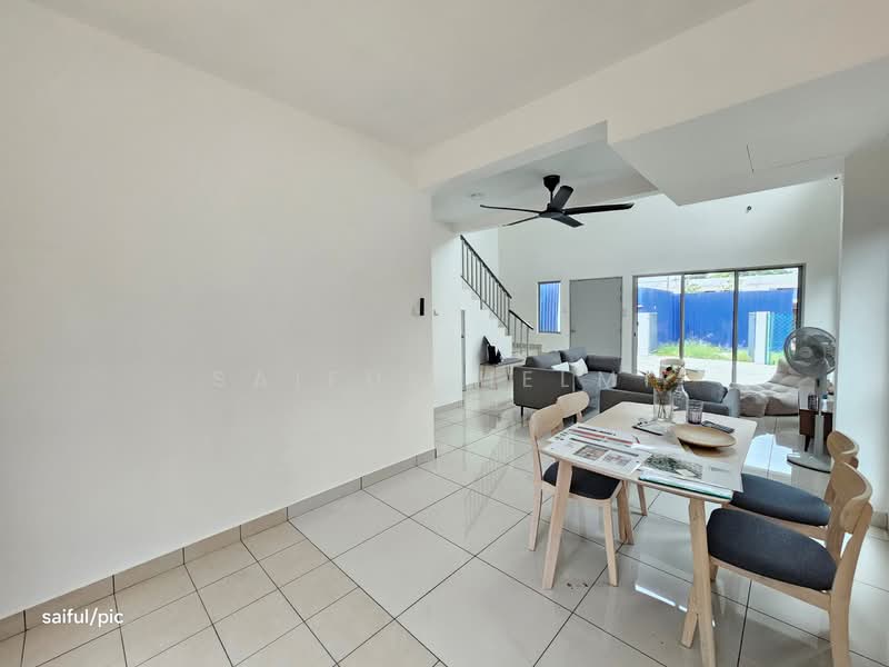 2-storey Terraced House for Sale in Pulau Indah (Klang) - SAIFUL HELMI - Living Room - PropertyGuru.com.my