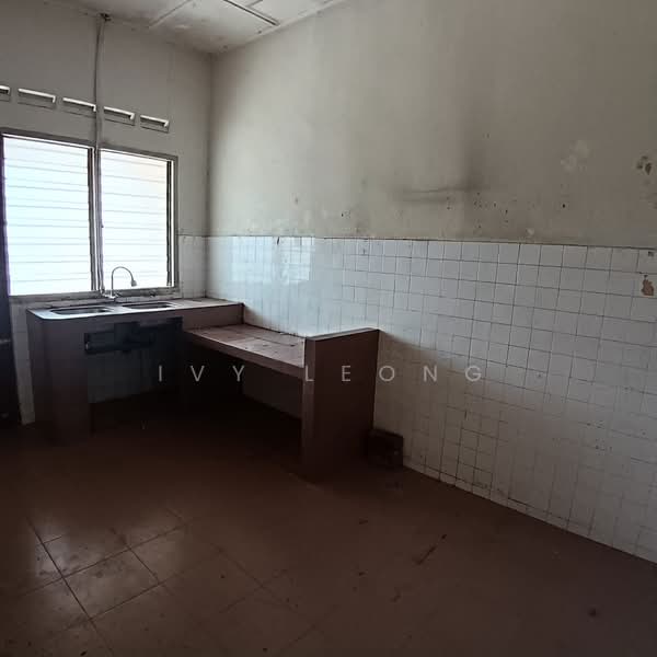 1-storey Terraced House for Sale in Taman Pelangi (Johor Bahru) - Ivy Leong - Kitchen - PropertyGuru.com.my