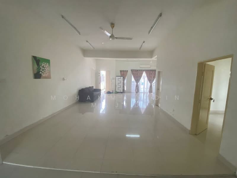 2-storey Terraced House for Sale in D'Kayangan (Shah Alam) - Mohammad Din Majid - Living Room - PropertyGuru.com.my