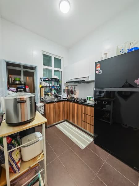 Kondominium untuk Dijual di M Condominium @ Larkin - Krystal Ho - Kitchen - PropertyGuru.com.my