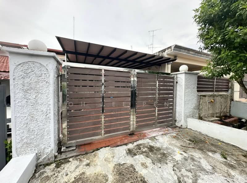 1-storey Terraced House for Rent in Taman Pelangi (Johor Bahru) - Loh Lee Peng - Exterior - PropertyGuru.com.my
