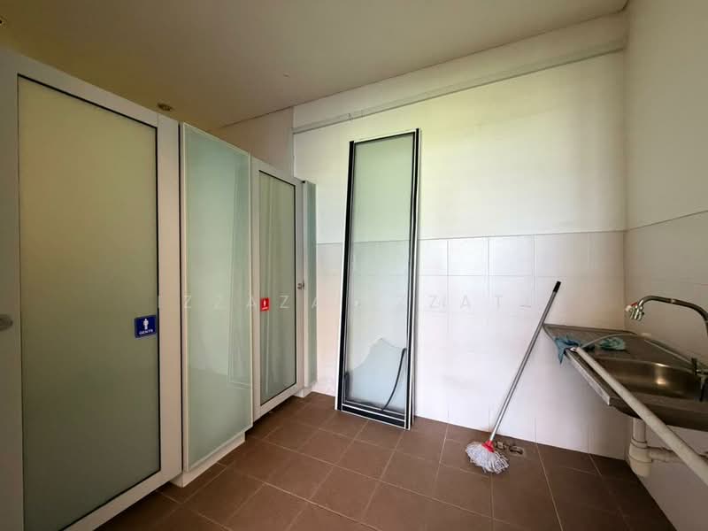 Shop / Office for Rent in Bukit Jelutong (Shah Alam) - Izzaza Izzati - Bathroom - PropertyGuru.com.my
