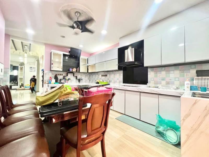 Rumah Teres untuk Dijual di Alam Impian (Shah Alam) - Mohammad Din Majid - Kitchen - PropertyGuru.com.my