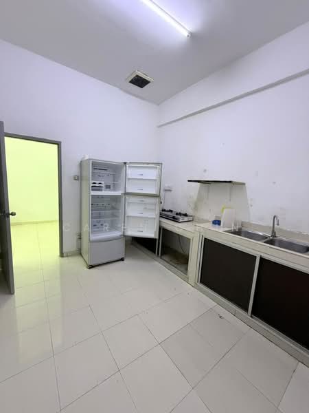 Pangsapuri untuk Disewa di Plaza Mentari Apartment (Taman Pelangi) - Caren Chin - Kitchen - PropertyGuru.com.my