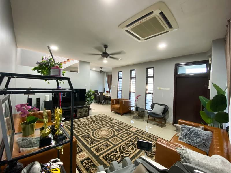 2-storey Terraced House for Sale in Laman Glenmarie (Shah Alam) - Mohammad Din Majid - Living Room - PropertyGuru.com.my
