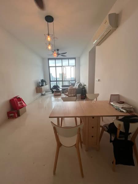 Servis Apartment untuk Disewa di Setia Sky 88 - Lili Tea - Living Room - PropertyGuru.com.my