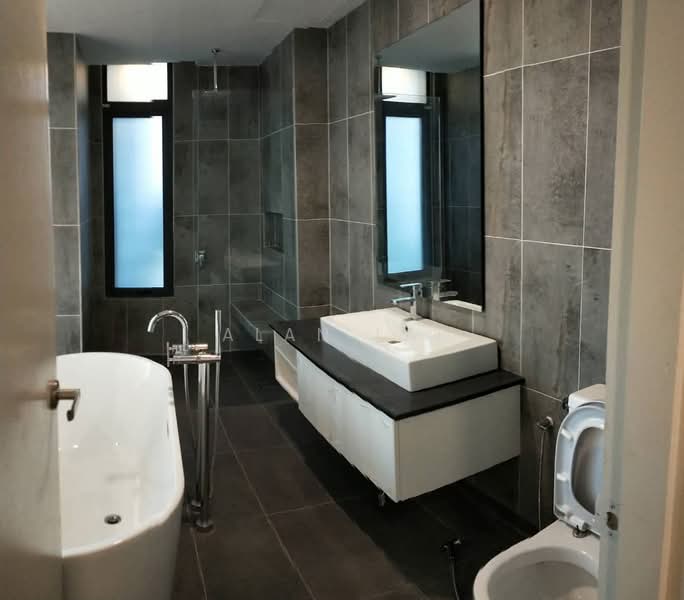 Rumah Teres 3 Tingkat untuk Dijual di Cyberjaya (Selangor) - Alan Lai - Bathroom - PropertyGuru.com.my