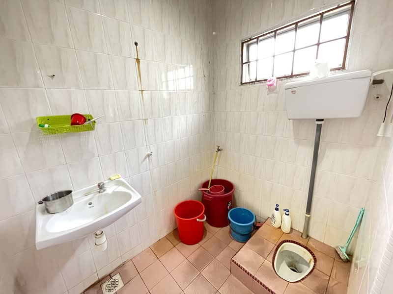 Rumah Teres 2 Tingkat untuk Dijual di Bandar Baru Selayang Fasa 2a (Selayang) - MY Loh - Bathroom - PropertyGuru.com.my