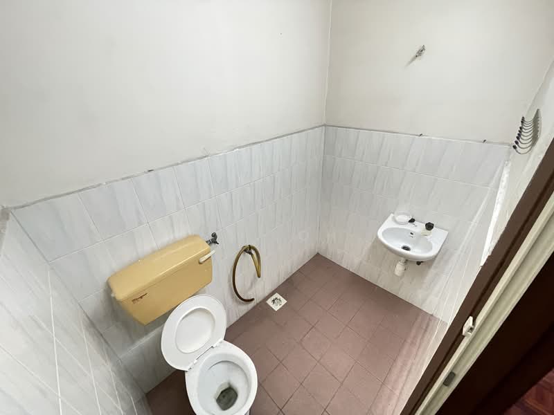 Rumah Teres 2 Tingkat untuk Dijual di Bandar Baru Selayang Fasa 2a (Selayang) - MY Loh - Bathroom - PropertyGuru.com.my