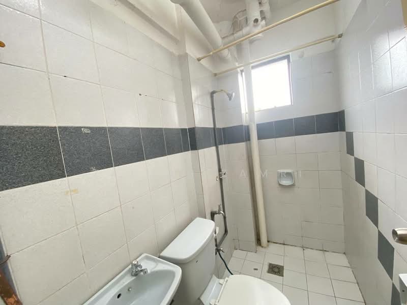 Condominium for Sale at Seri Mas Condominium - Zaimah Zamri - Bathroom - PropertyGuru.com.my