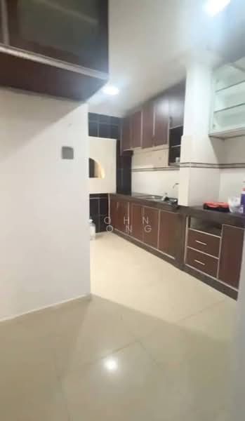 Terraced House for Sale in Bandar Putra Permai (Seri Kembangan) - John Wong - Kitchen - PropertyGuru.com.my
