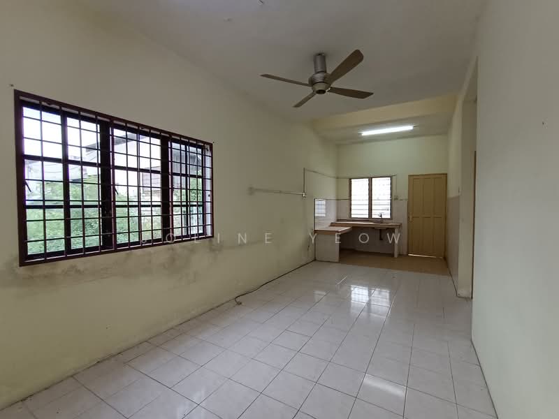 1-storey Terraced House for Sale in Taman Menglembu Timur (Menglembu) - Joline YEOW - Kitchen - PropertyGuru.com.my
