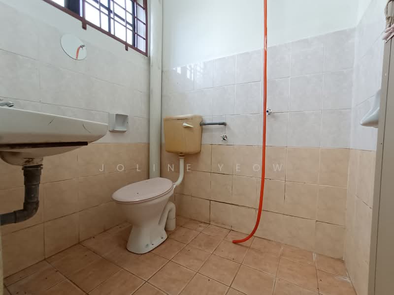 1-storey Terraced House for Sale in Taman Menglembu Timur (Menglembu) - Joline YEOW - Bathroom - PropertyGuru.com.my